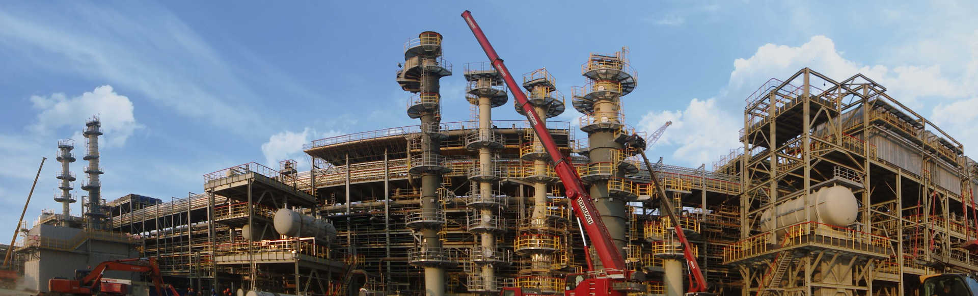 Schwartz Hautmont can provide to a reffinery plant the equipment, columns, platforms, ladders and the steel structure.